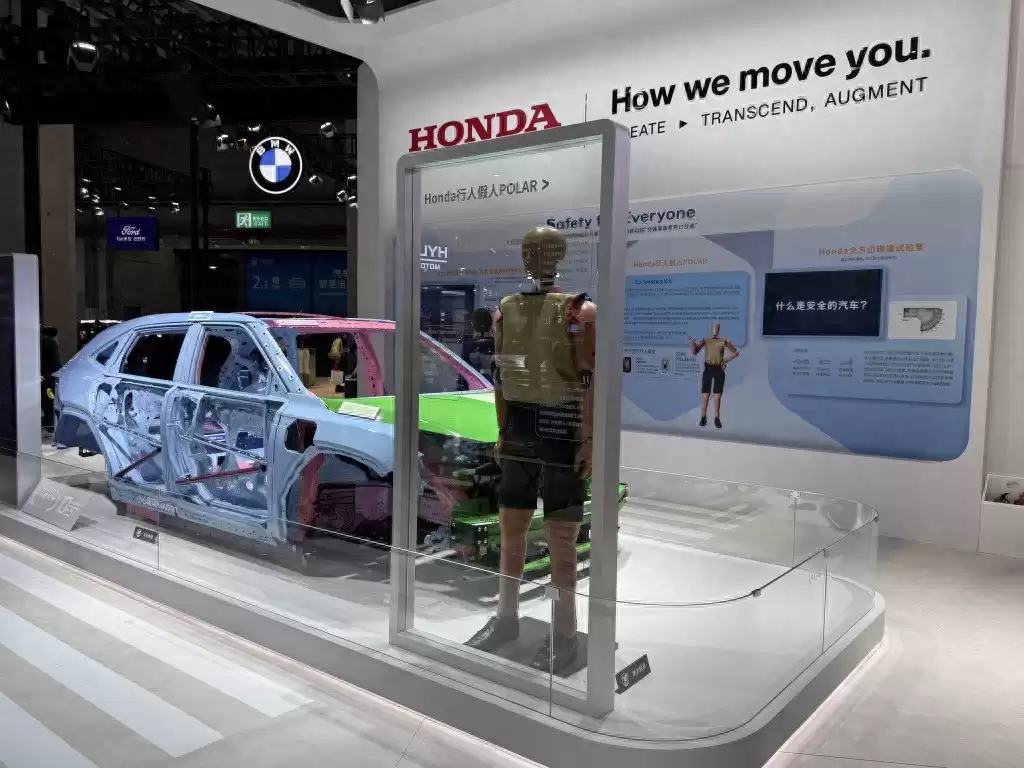 进博现场直击：跨国车企安全技术大爆发，主动被动防护全面进化！