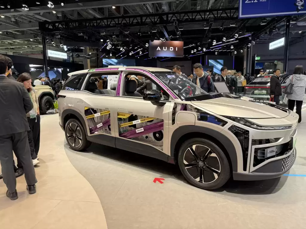 进博现场直击：跨国车企安全技术大爆发，主动被动防护全面进化！