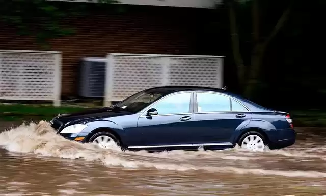 自动启停功能终极指南：开着省油还是关着伤车？老司机警告，90%车主都踩坑！