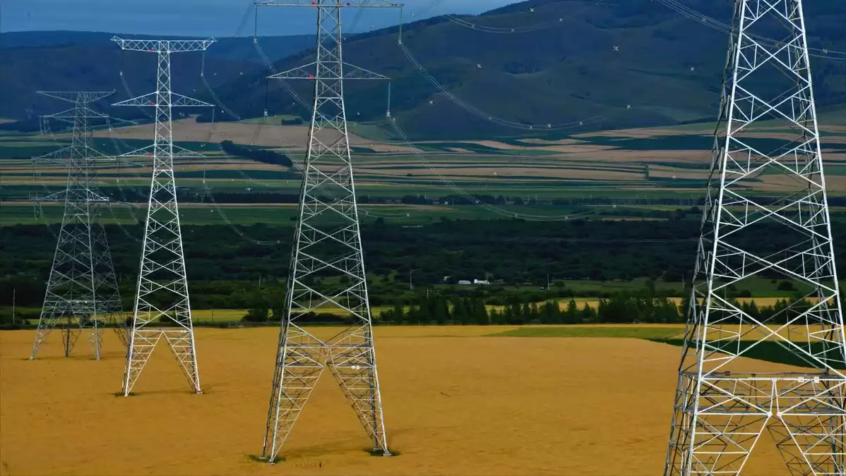 揭秘！中国特高压：从技术落后到全球领先的惊人逆袭