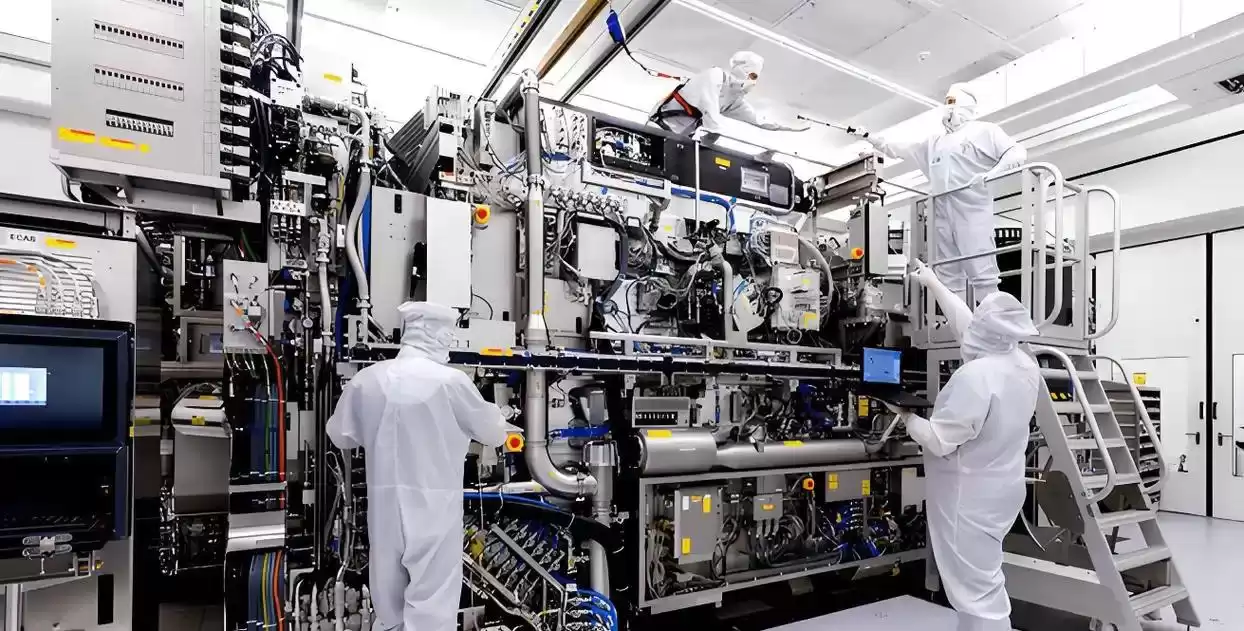 中国芯片引爆全球地震!光刻机壁垒被破,世界权力格局正在重构? 中国芯片引爆全球地震!光刻机壁垒被破,世界权力格局正在重构?