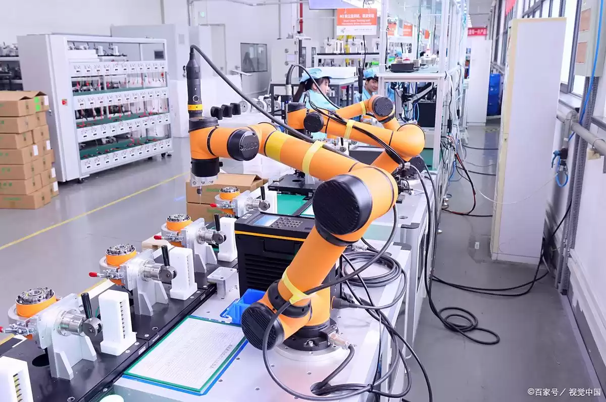 工业机器人专业选择攻略：避开坑点，锁定4大高薪专业，未来5年薪资翻倍不是梦！