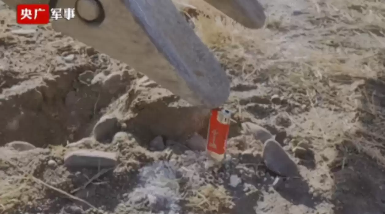 中国军人开挖掘机有多神？这些逆天操作让你惊掉下巴！