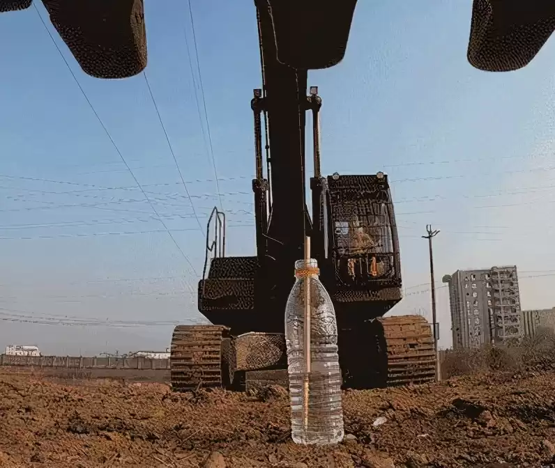 中国军人开挖掘机有多神？这些逆天操作让你惊掉下巴！