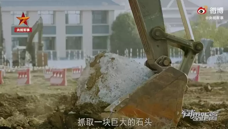 中国军人开挖掘机有多神？这些逆天操作让你惊掉下巴！