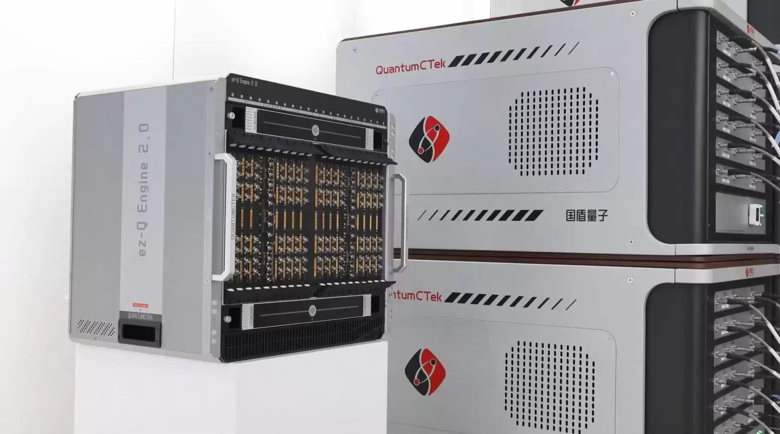 中国量子计算震撼突破！首款千比特测控系统ez-Q®Engine 2.0成功交付，引领产业变革