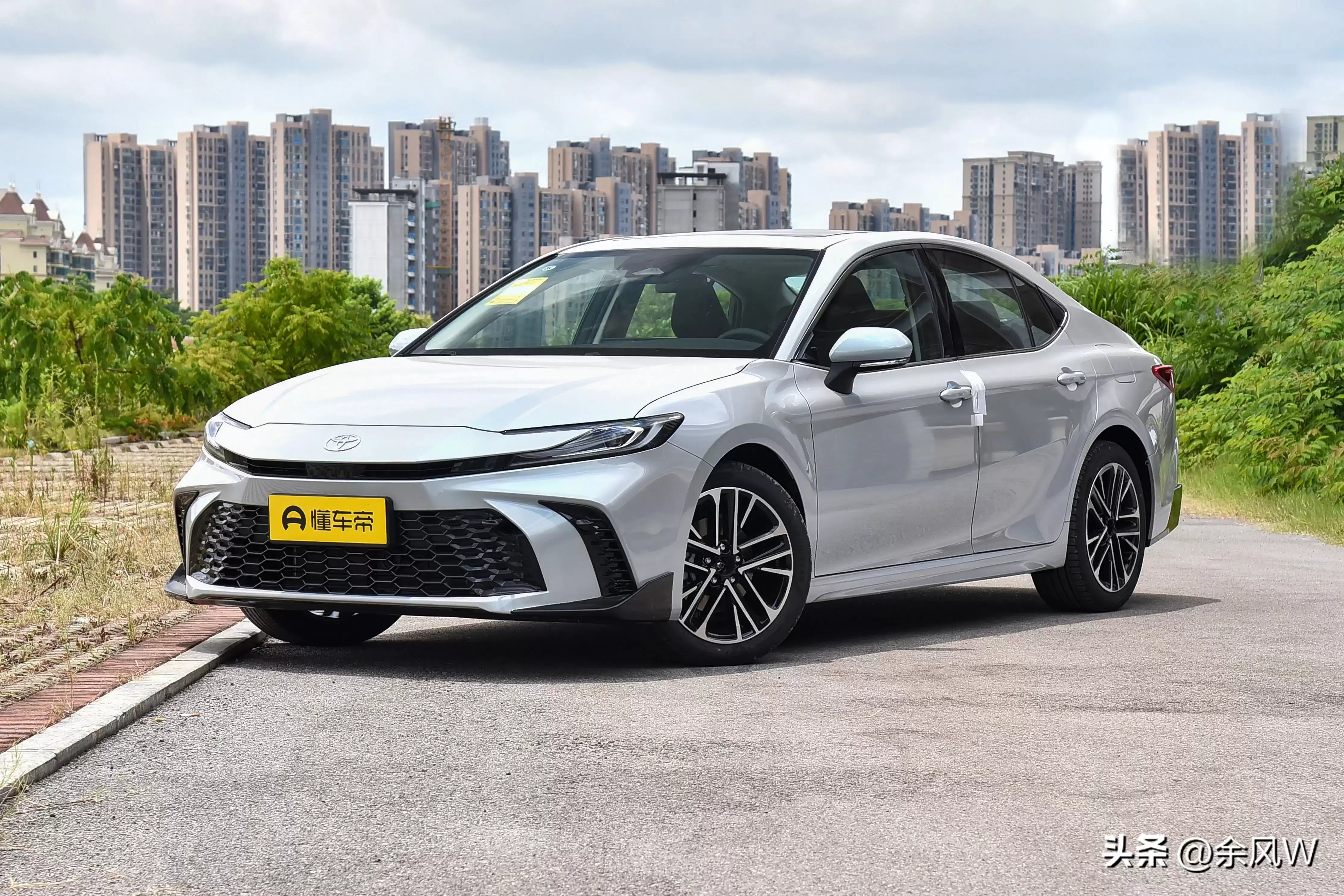 丰田混动三连跳：4代vs5代差异全解析，6代碳化硅震撼来袭！