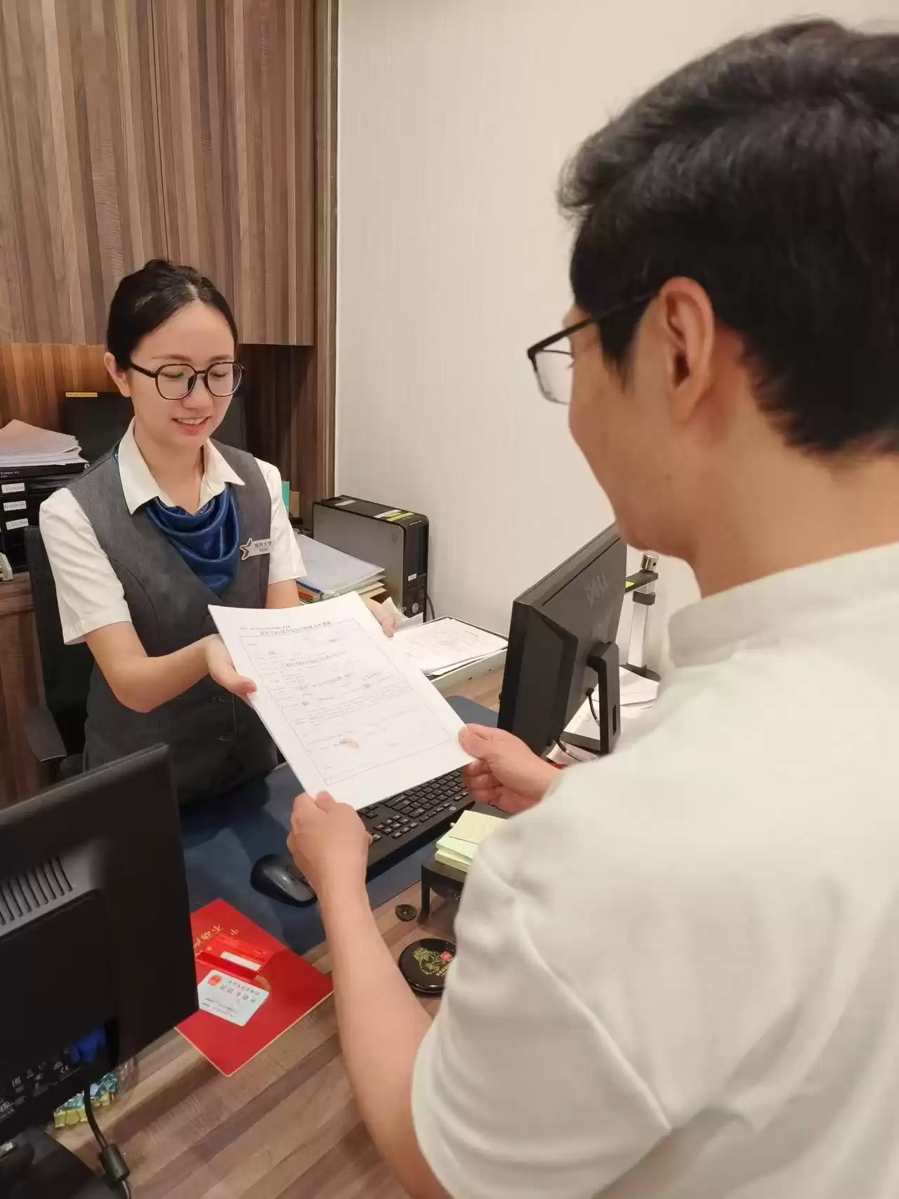 停车即赚钱：V2G技术让你的电动汽车变身“移动储能宝”！