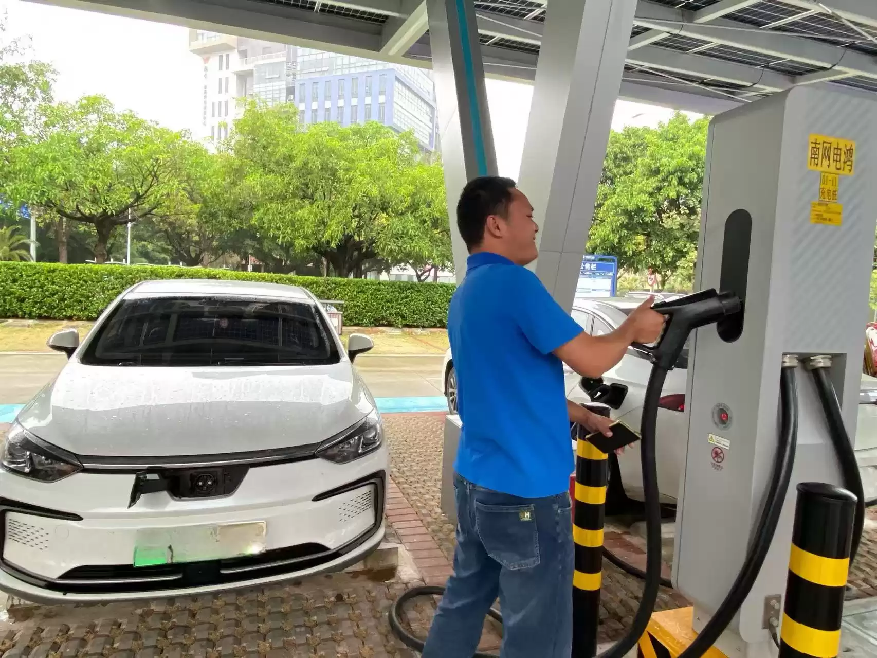 停车即赚钱：V2G技术让你的电动汽车变身“移动储能宝”！