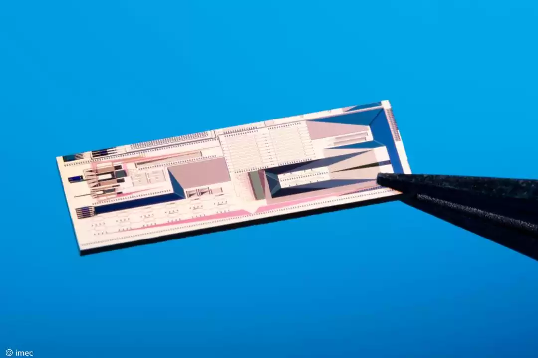 硅光技术：引爆AI算力革命的光通信黑科技