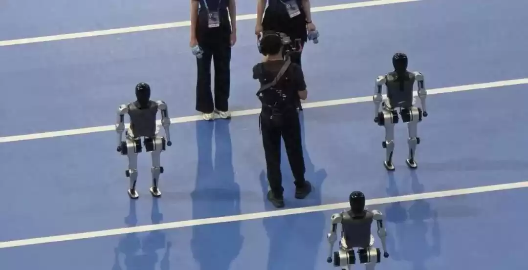 2025年人形机器人量产决战:三大核心关卡定生死! 2025年人形机器人量产决战:三大核心关卡定生死!