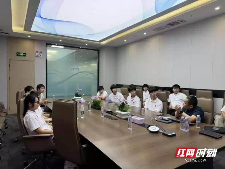 智能制造实地探秘：湘大学子走进中兴通讯，解锁未来工厂密码！