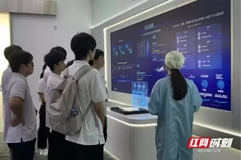 智能制造实地探秘：湘大学子走进中兴通讯，解锁未来工厂密码！