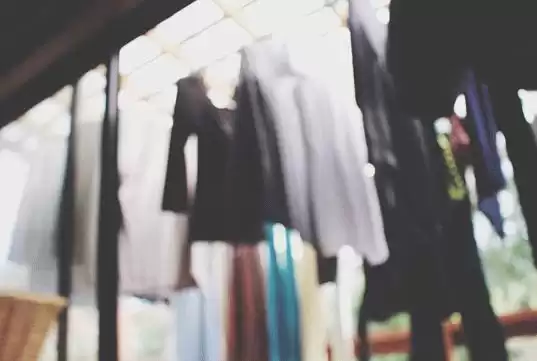 洗衣高手必备！15个神奇妙招，让衣物亮丽如新，赶紧学起来！