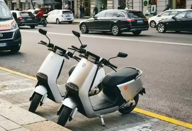 雅迪、爱玛、台铃巅峰对决：电动车三巨头谁更强？品牌、技术、配置一文揭秘！