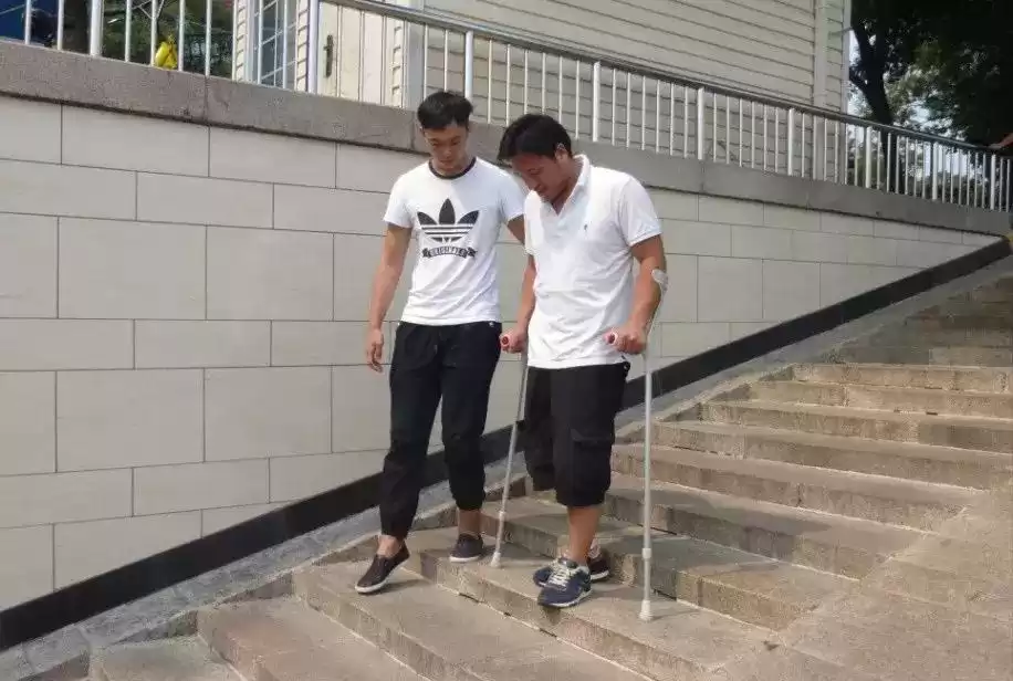 从零到一：假肢制造的科技奇迹与推广挑战