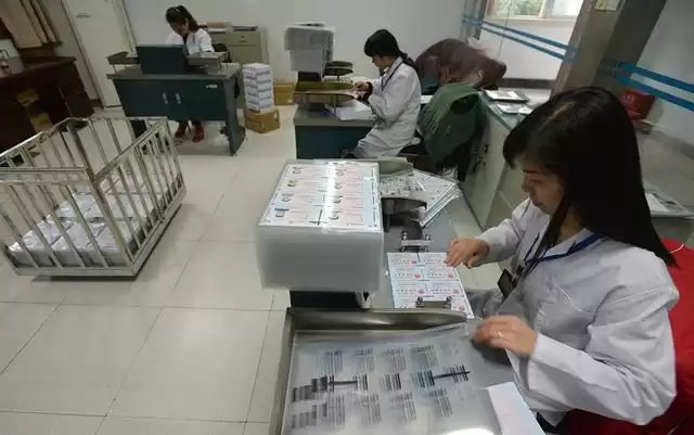 揭秘!身份证制作全过程,每一步都超乎想象 揭秘!身份证制作全过程,每一步都超乎想象