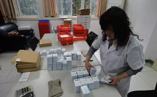 揭秘!身份证制作全过程,每一步都超乎想象 揭秘!身份证制作全过程,每一步都超乎想象