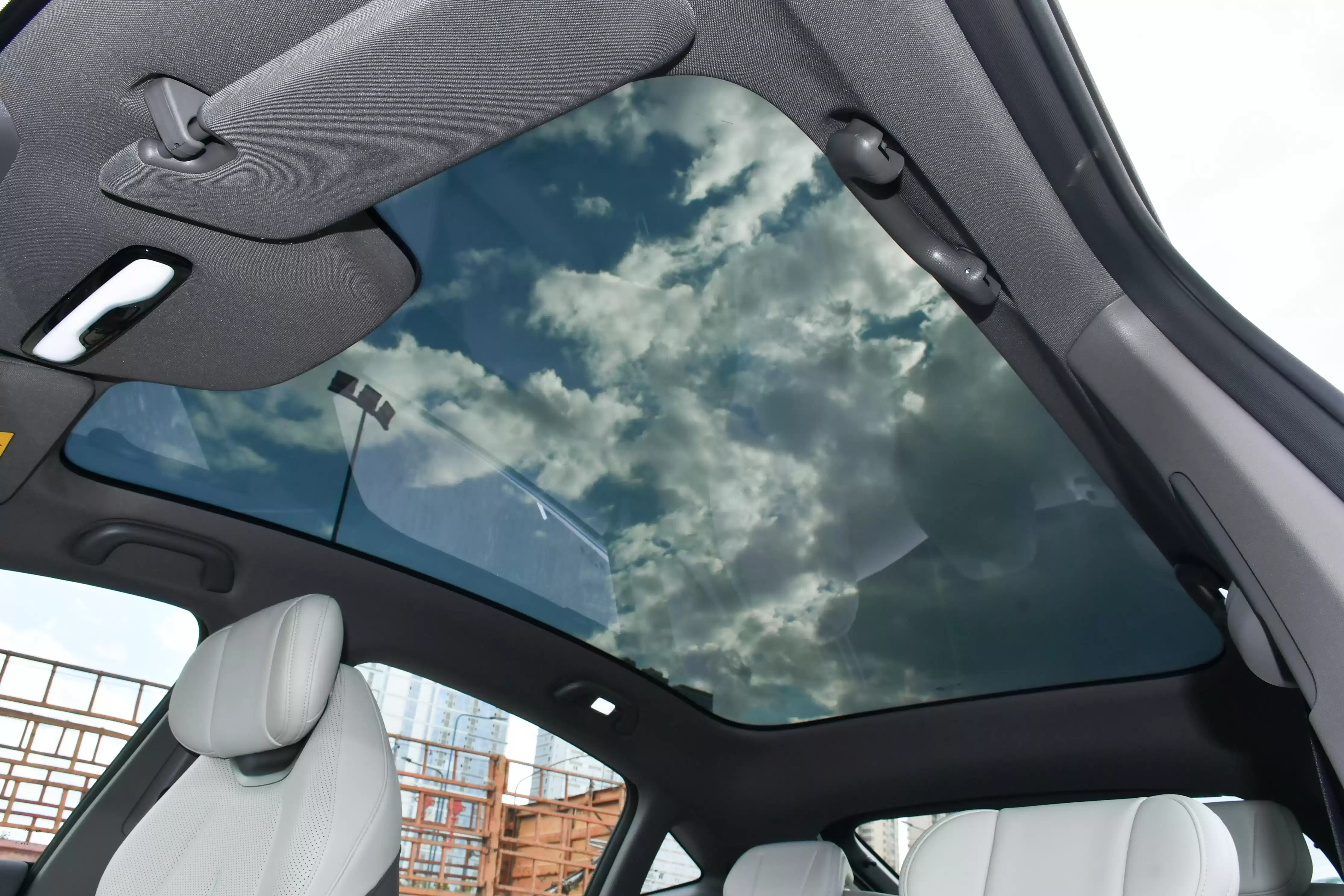 2026款深蓝L07彻底颠覆15万级市场：“技术普惠”王者，华为乾崑ADS SE全系标配引爆出行革命！