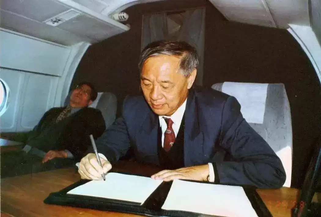 封锁反杀！中国预警机技术全球独步，美国15年难追的代差奇迹