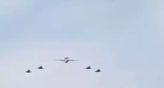 封锁反杀！中国预警机技术全球独步，美国15年难追的代差奇迹