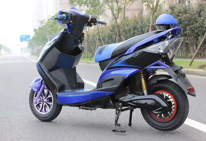 电动车电池寿命越用越短？技术升级背后，三大真相颠覆你的认知！-第1张图片-正海烽科技 - 领先的只能推广行业，智能制造解决方案提供商