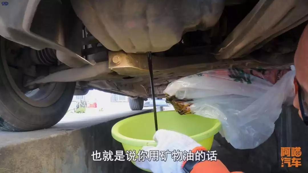 便宜车加全合成机油是“智商税”？修理店拼命反对，背后利益链令人震惊！