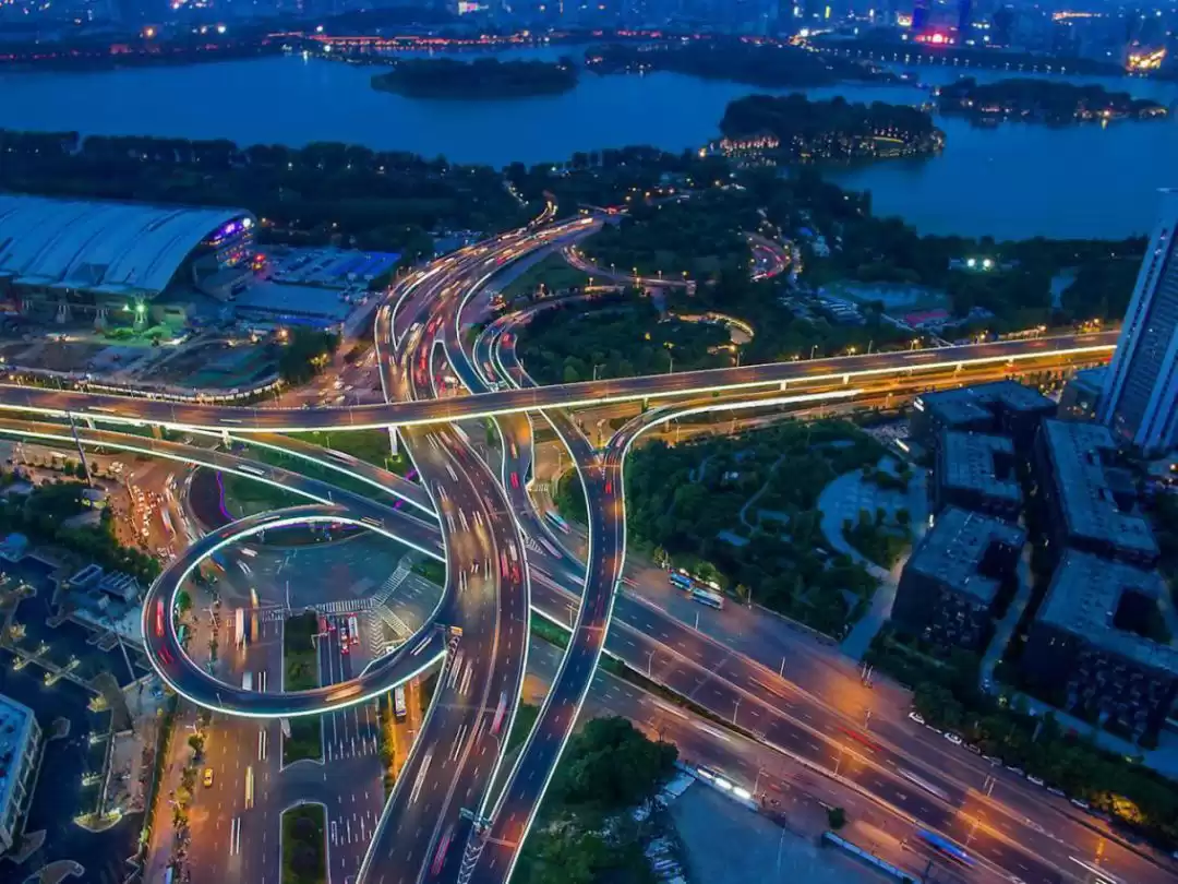 无人机航拍进阶攻略：15大核心操控技巧，解锁上帝视角！