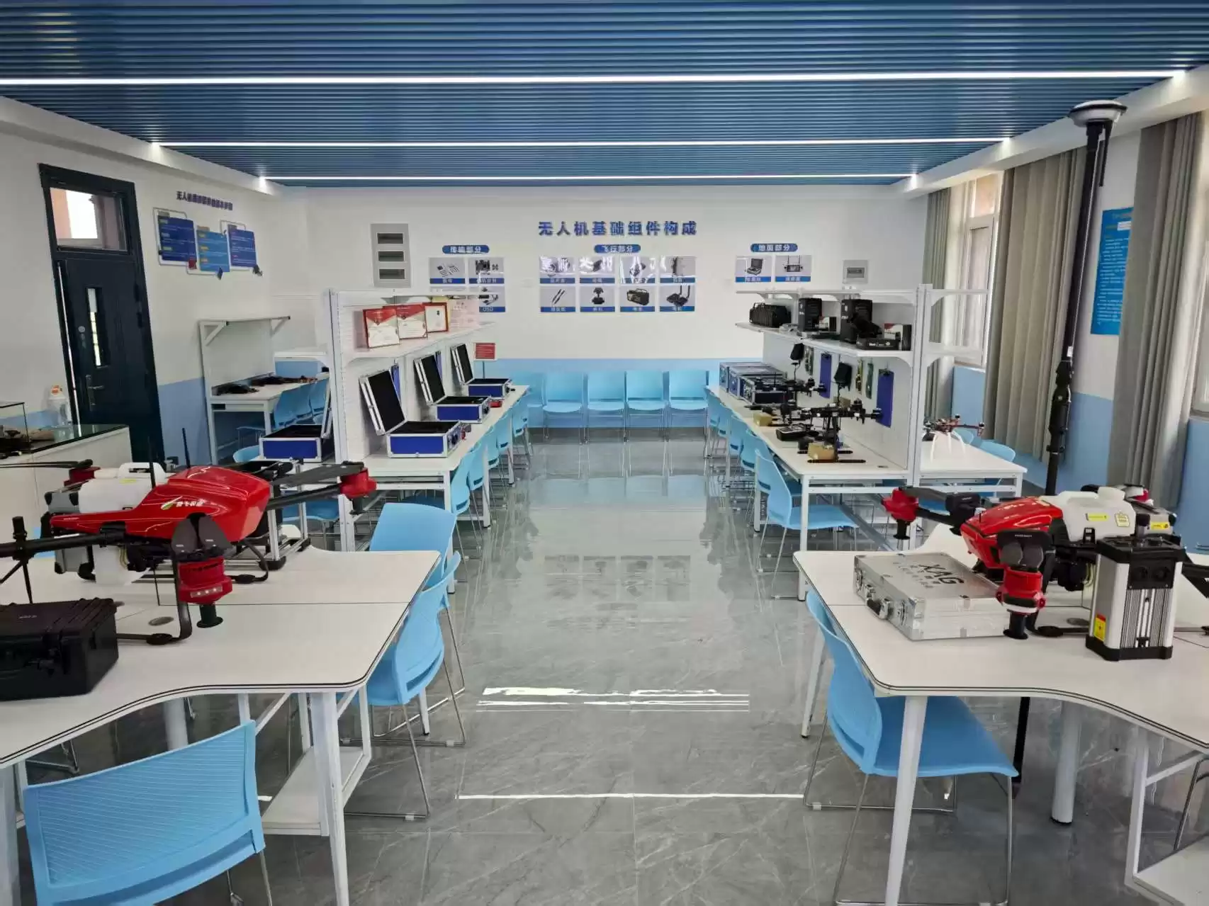 无人机培训避坑指南:秒选好机构,课程费用全透明,轻松入行高薪飞手! 无人机培训避坑指南:秒选好机构,课程费用全透明,轻松入行高薪飞手!