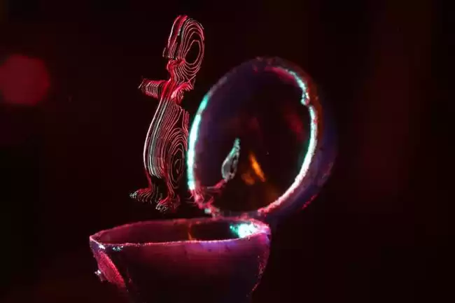 裸眼3D全息成真！悬浮影像触手可及，科幻电影走进现实