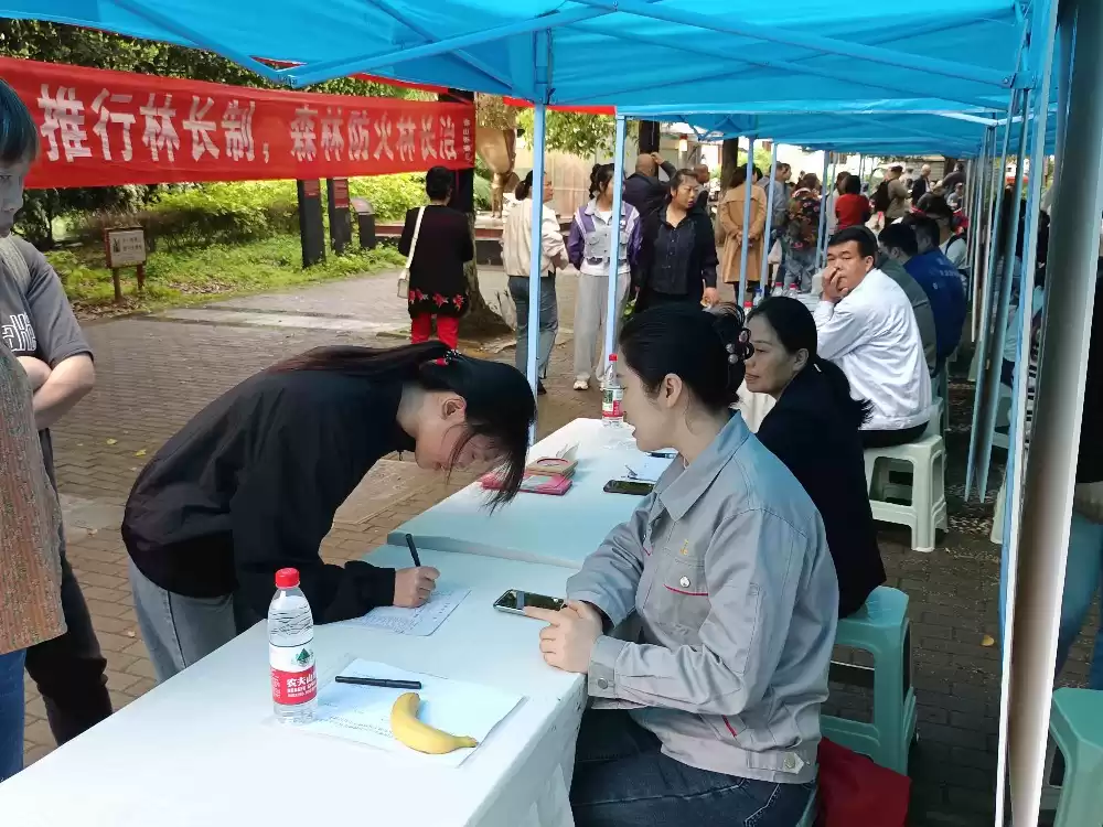 月薪8000元抢人！制造业高薪招聘会引爆求职潮，福利岗位遭热捧