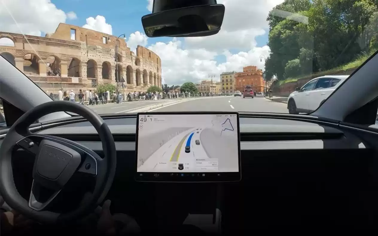 监管红线上的“狂舞”：特斯拉FSD欧洲试乘引爆舆论攻防战！-第2张图片-正海烽科技 - 领先的只能推广行业，智能制造解决方案提供商