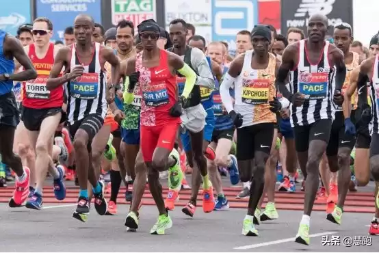 Boost王朝落幕？耐克ZoomX碾压阿迪达斯，竞速跑鞋已变天！