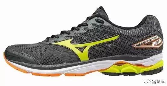 Boost王朝落幕？耐克ZoomX碾压阿迪达斯，竞速跑鞋已变天！