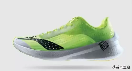 Boost王朝落幕？耐克ZoomX碾压阿迪达斯，竞速跑鞋已变天！