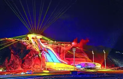 光影赋能：激光显示技术如何重塑城市夜间艺术新纪元