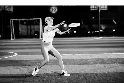 飞盘爆火全网！这样玩，健康与快乐双收