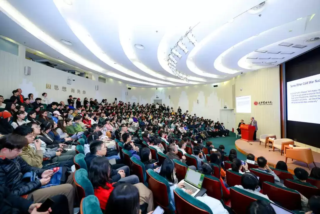 技术生存之战：图灵奖得主赫尔曼人类未来博弈