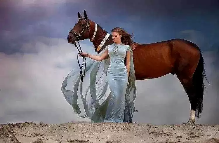 当芭蕾舞者遇见骏马：解锁人体摄影的巅峰艺术与震撼反差
