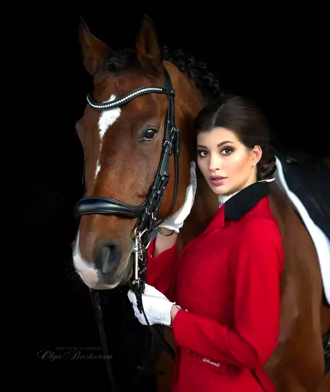 当芭蕾舞者遇见骏马：解锁人体摄影的巅峰艺术与震撼反差