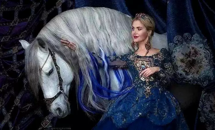 当芭蕾舞者遇见骏马：解锁人体摄影的巅峰艺术与震撼反差