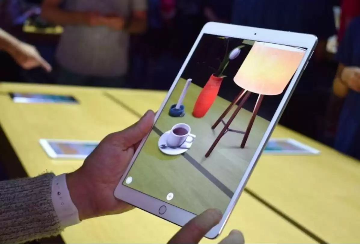 AR技术终极揭秘：一文带你玩转增强现实，颠覆你的认知！