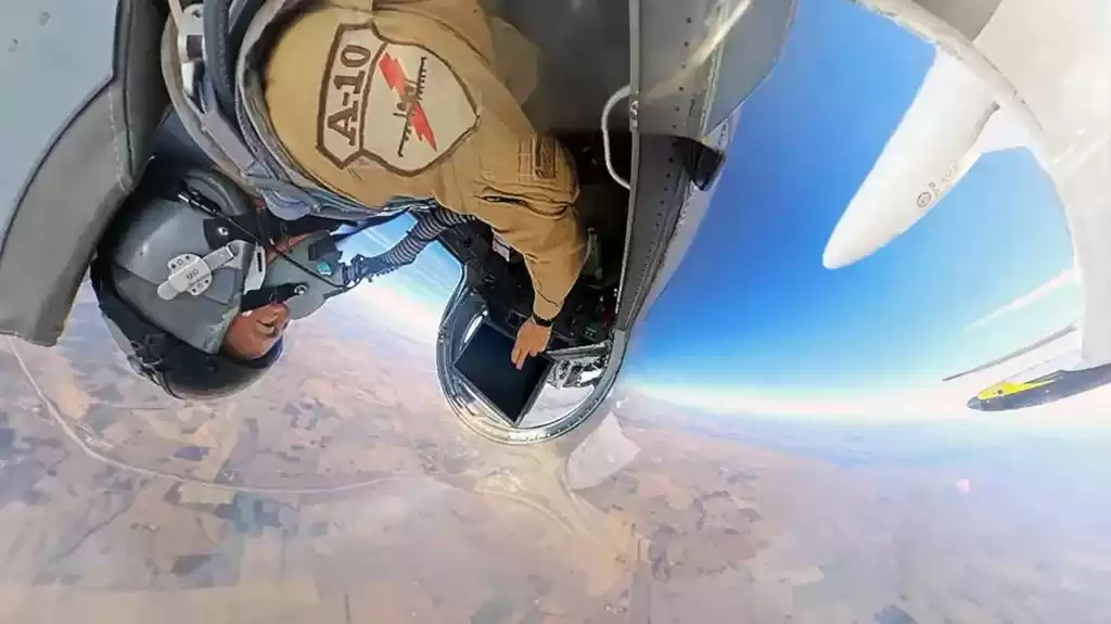 F-22“平板操控”无人机只是小儿科？歼-20S双座版已主宰未来空战！