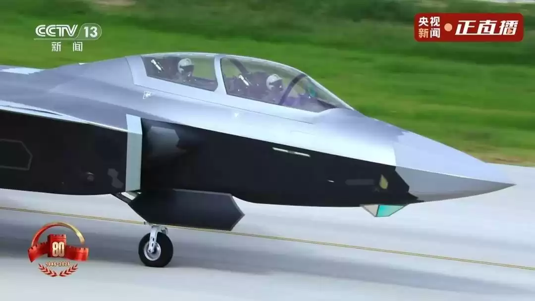 F-22“平板操控”无人机只是小儿科？歼-20S双座版已主宰未来空战！