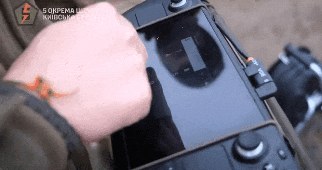 游戏机变武器控制器！乌军“军刀”系统颠覆战场规则