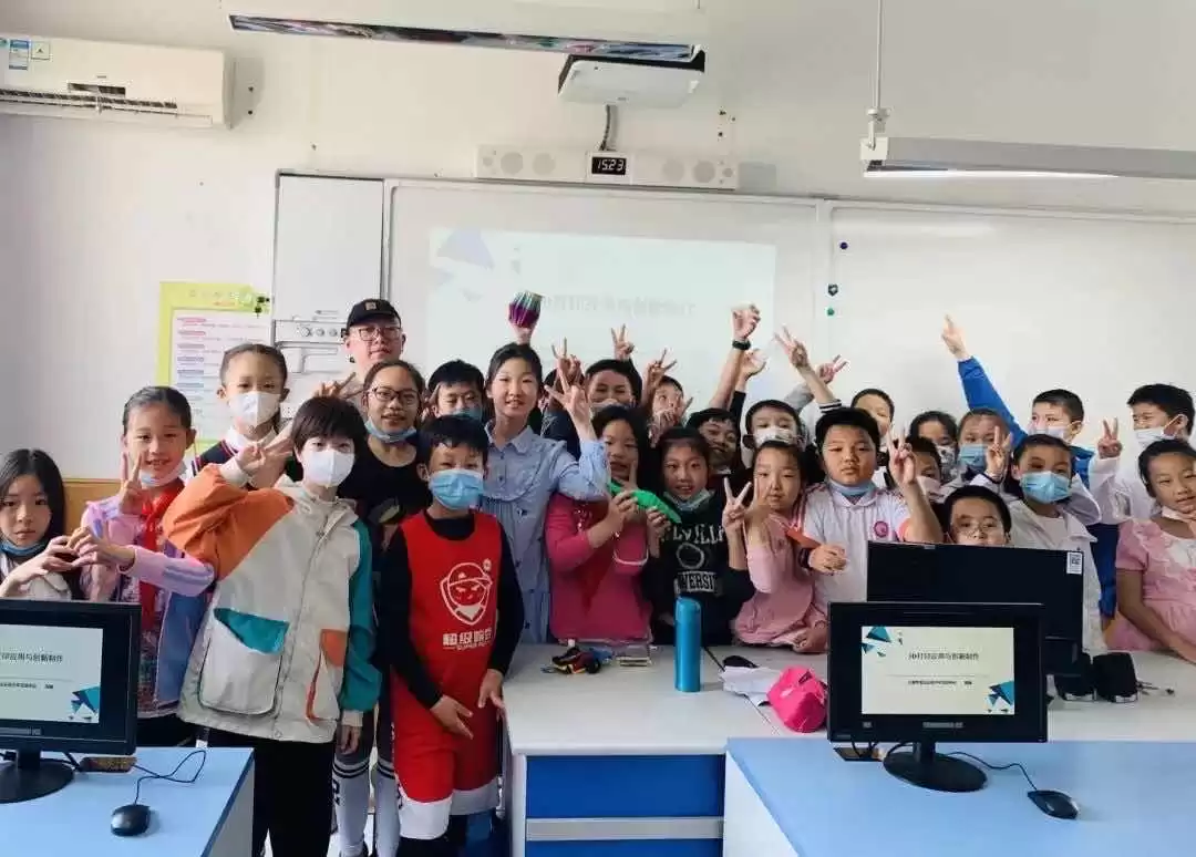 当钻石在指尖生长：40名青少年亲历3D打印魔法之旅！