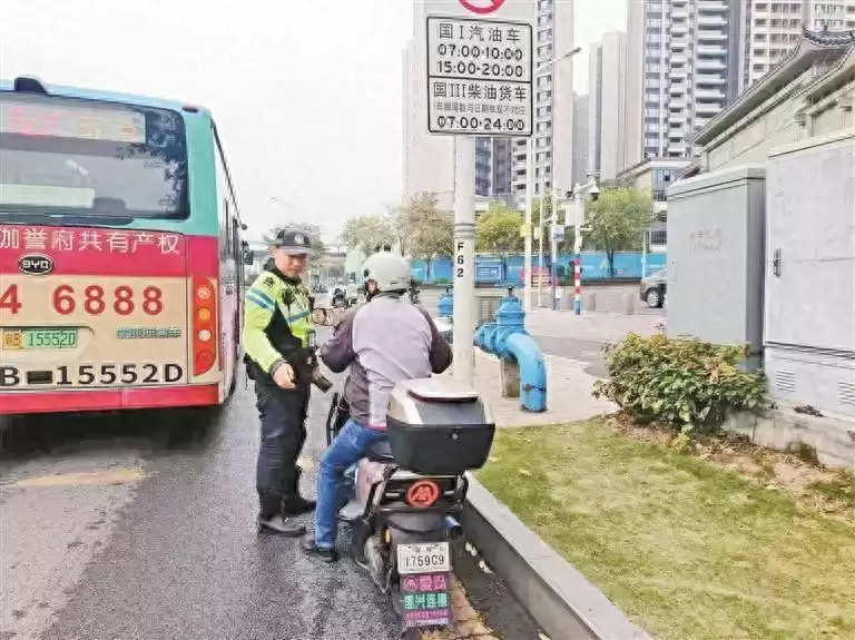 RFID黑科技全面上线！光明交警精准执法，电动车违法无处可逃