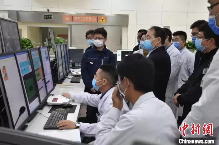 抗癌新纪元！中国首台重离子设备以70%光速实现“精准点杀”