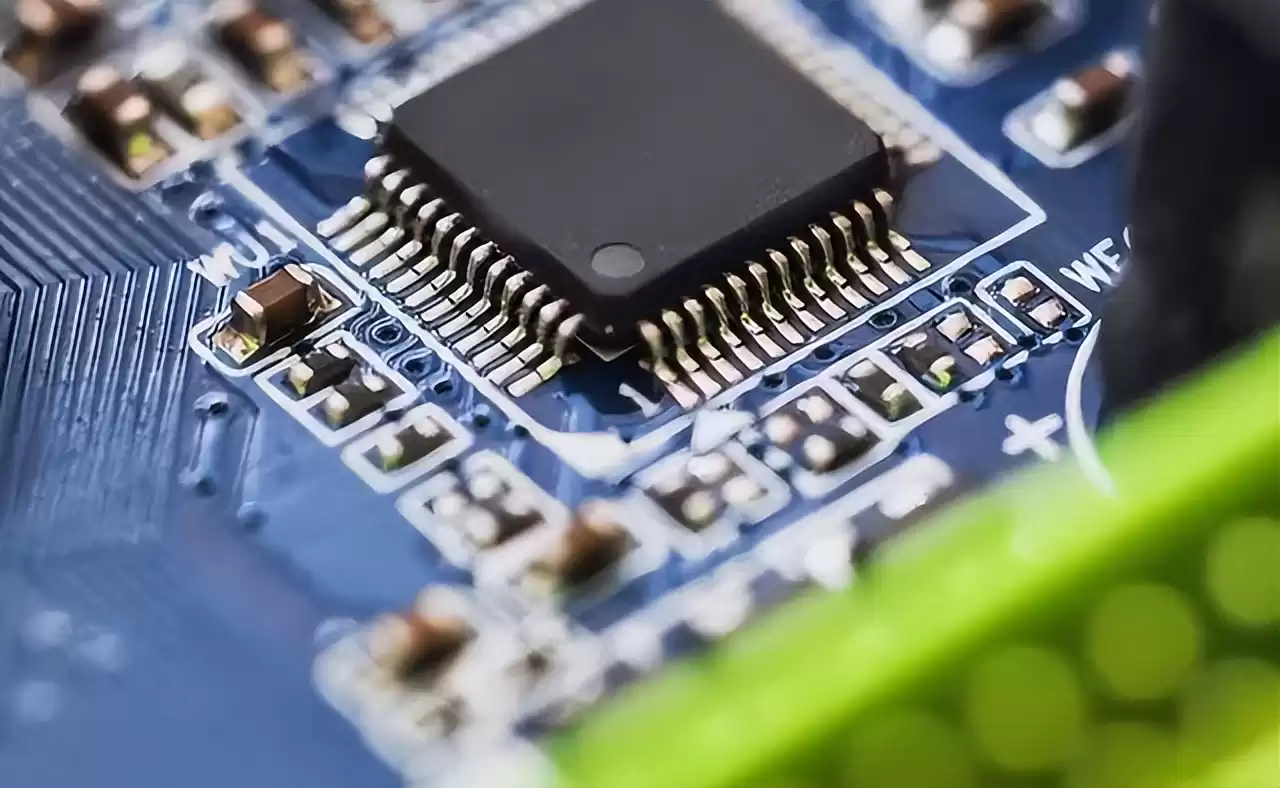 制裁下的生存智慧：俄罗斯芯片“空白”背后的反制之道