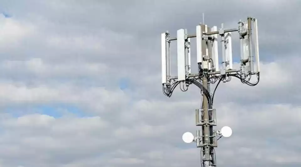 无线通信技术终极指南：从无线电到5G，掌握未来连接的核心！